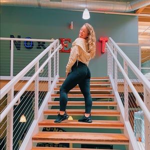 Meet your Posher, Ashley